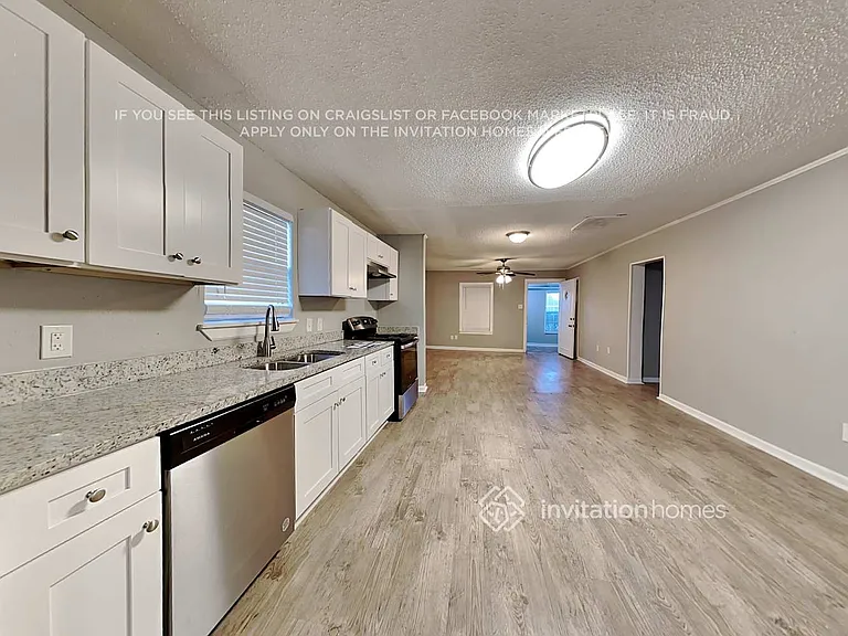 905 E Crockett St — Photo 6