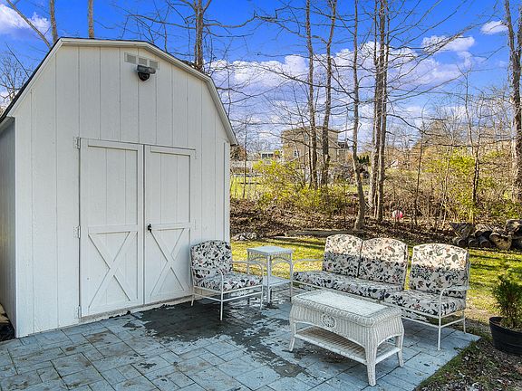 4th image of 351 Barway Dr