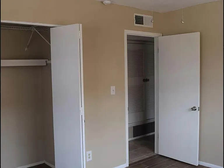 10349 Biscaine St — Photo 3