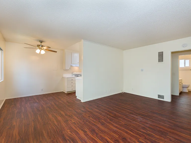 Southwinds Apartments — Photo 10