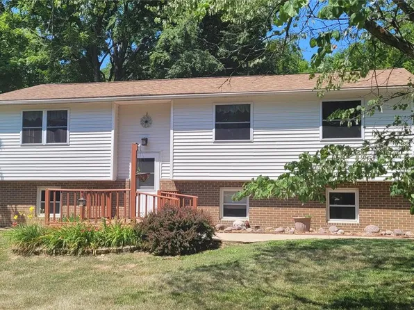 4201 Buckeye Trl, Hillsboro, IL 62049