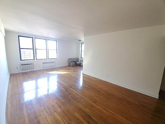3rd image of 315 Ocean Pkwy #5S