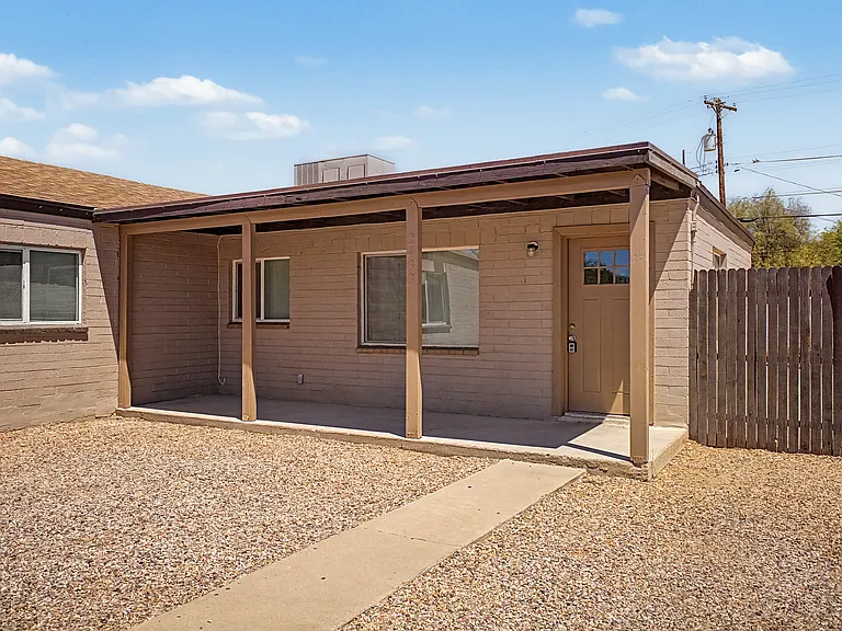 2433 E Cameron Vis — Photo 25
