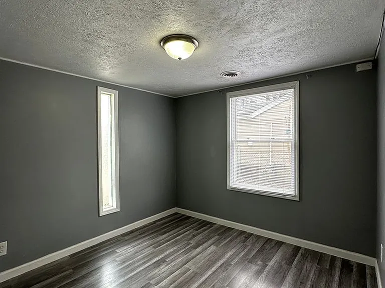 1604 S Oakdale Dr — Photo 11