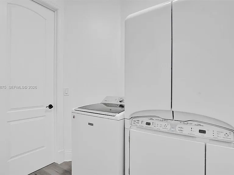 1207 SW 21st St — Photo 40