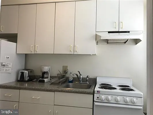 111 S Dudley Ave #306 — Photo 9