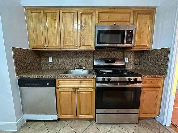 5th image of 16420 Highland Ave APT 5B