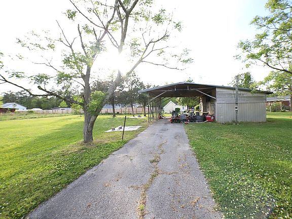 Shop on back Acreage- power