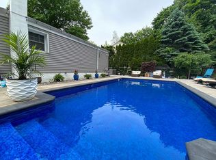 145 Howland Ave, Paramus, NJ 07652