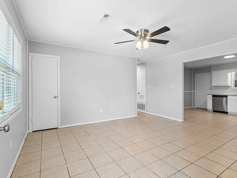 Fayetteville Flats — Photo 20
