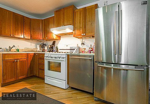 5th image of 240 Greene Ave #1
