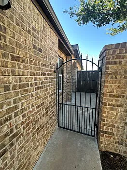 3 bed, 2.0 bath, 1352 sqft, $1,695 — Photo 2