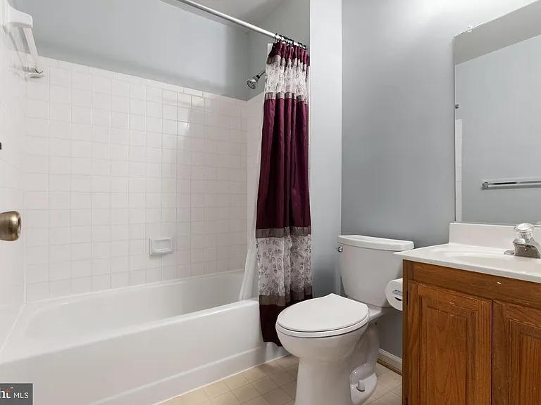 711 Acorn Ct — Photo 15