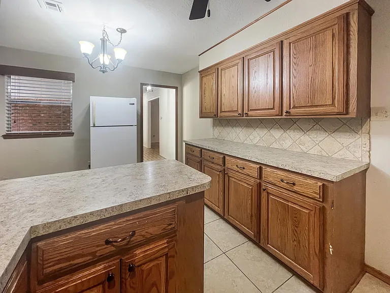 2604 NE Garden Ln — Photo 13