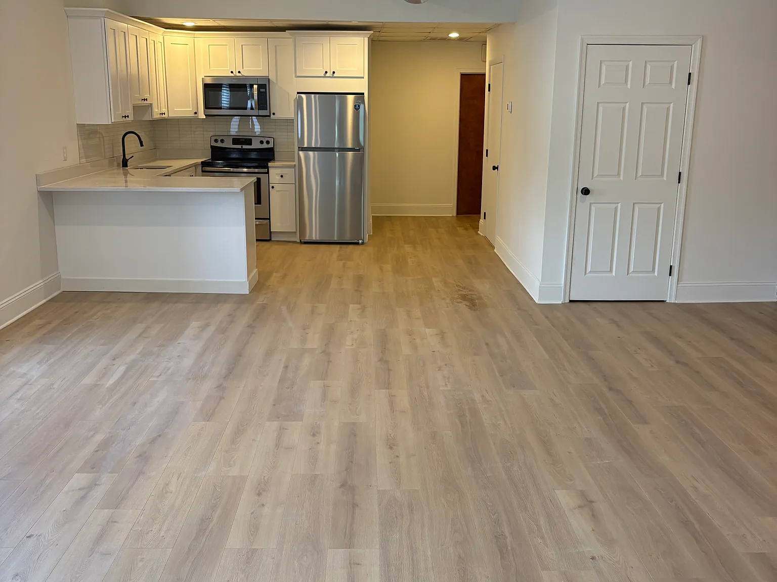 2 bed, 1000 sqft, $1,850 — Photo 4