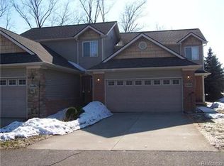 10396 Fawn Ridge Trl, Hartland, MI 48353