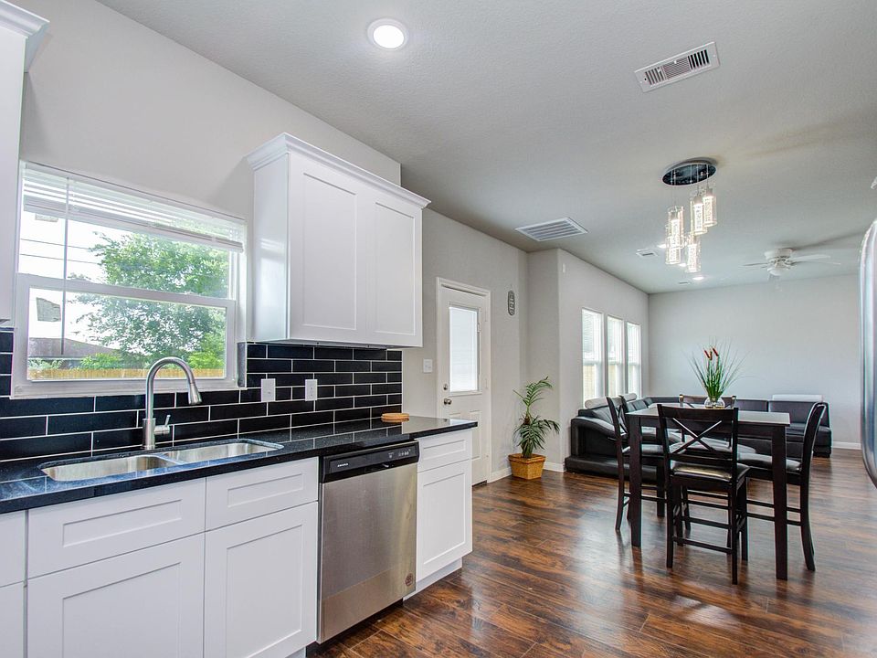1st image of 3511 Oleander Ave