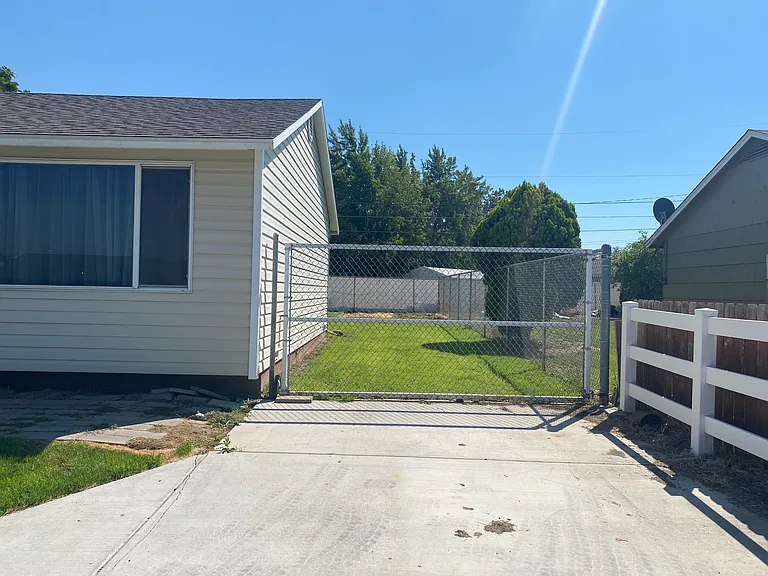 529 N Earl Rd — Photo 2