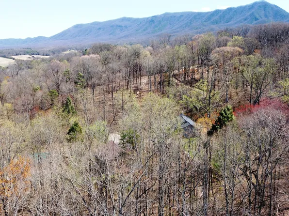 223 Burning Oaks Dr, Sevierville, TN 37876