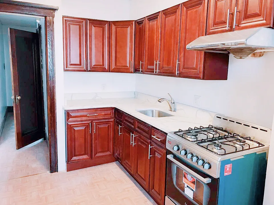 6027 Myrtle Ave #2