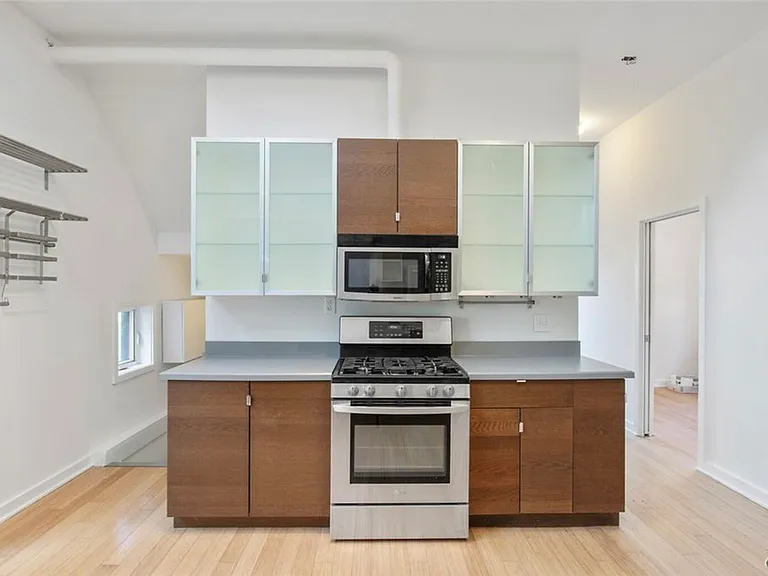 621 Otisco St — Photo 16
