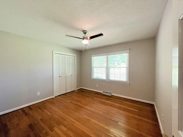 928 Brentwood Dr — Photo 12