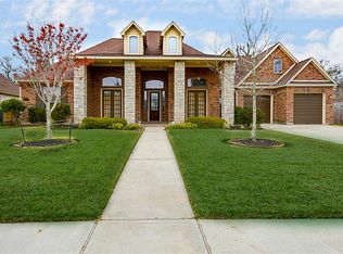 54 Red Maple Ct, Lake Jackson, TX 77566