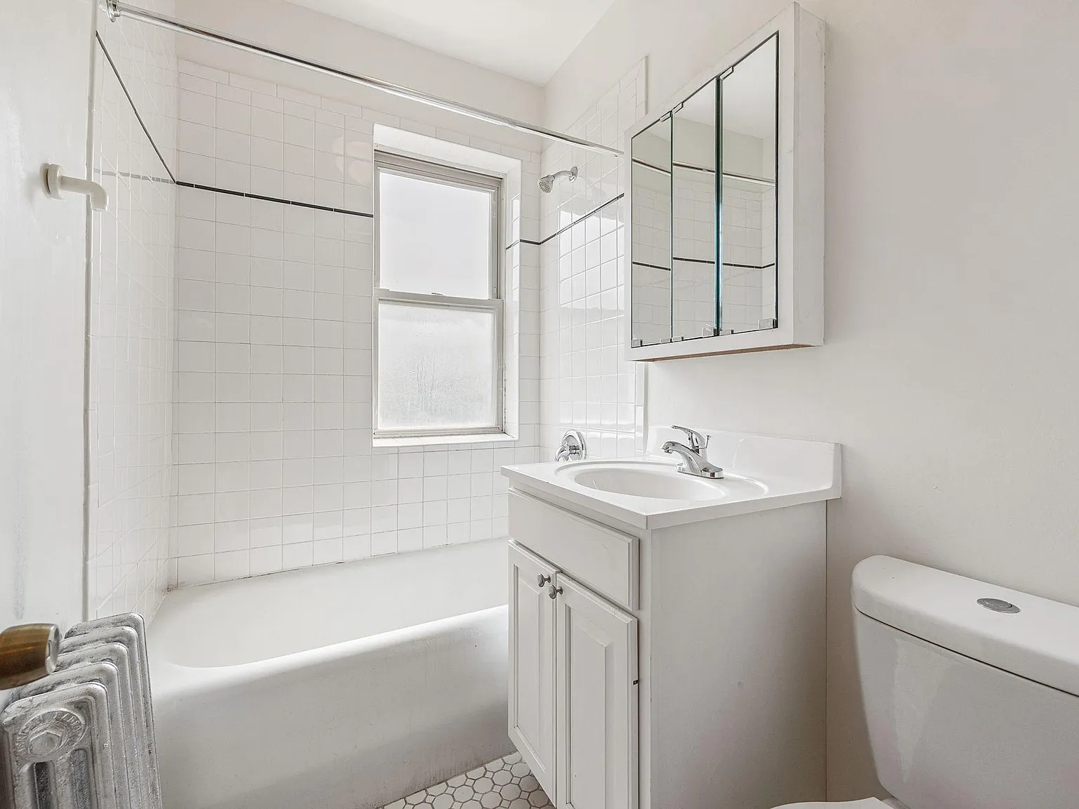 1400 W. Devon Avenue — Photo 4