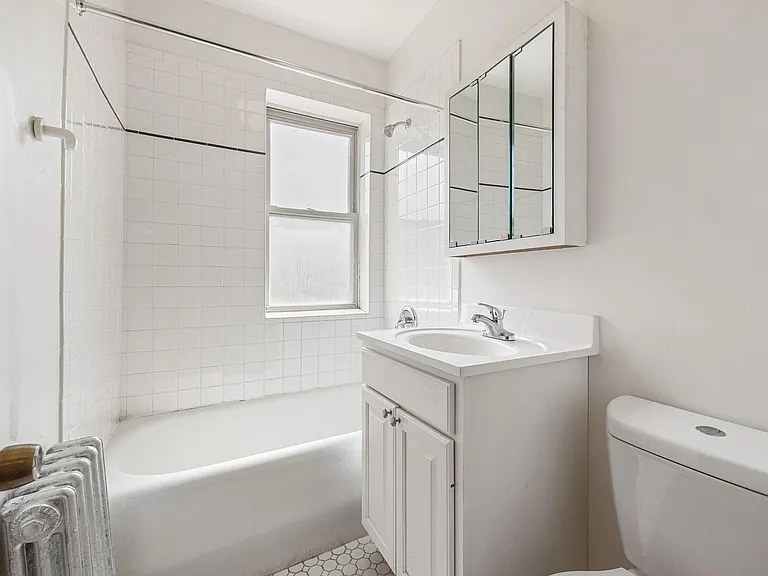 1400 W. Devon Avenue — Photo 4
