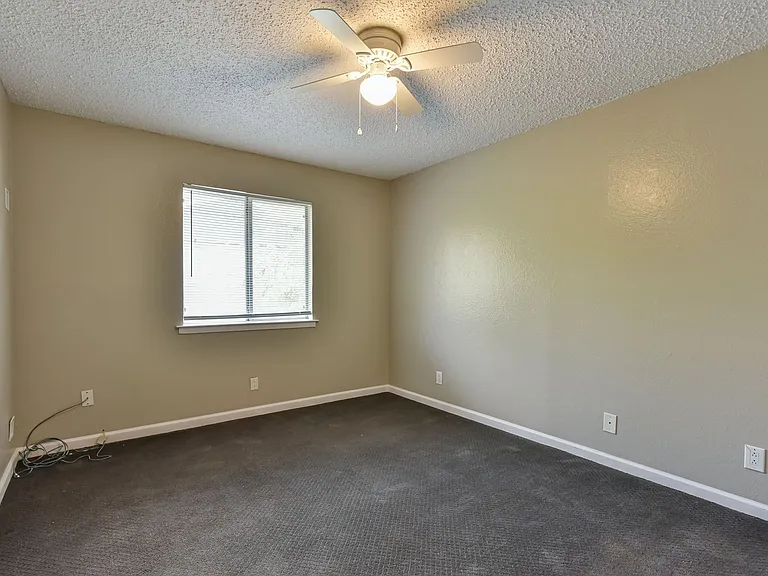 1141 Royal Crest Dr — Photo 26