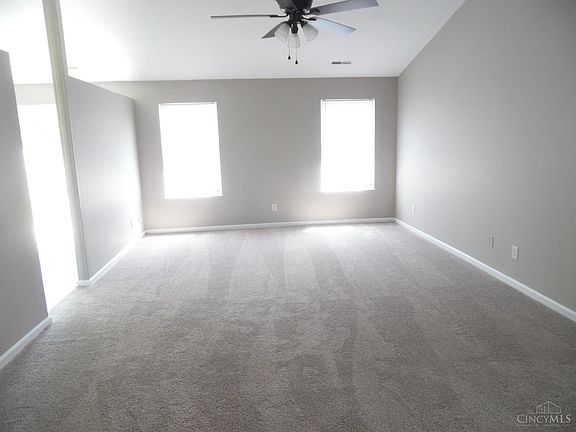 3rd image of 969 Charleston Ct