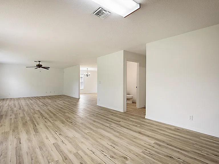 617 SE Karrigan Ter — Photo 13