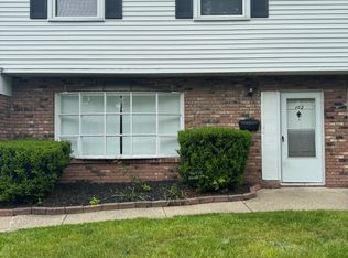 7191 Hart St APT 102, Mentor, OH