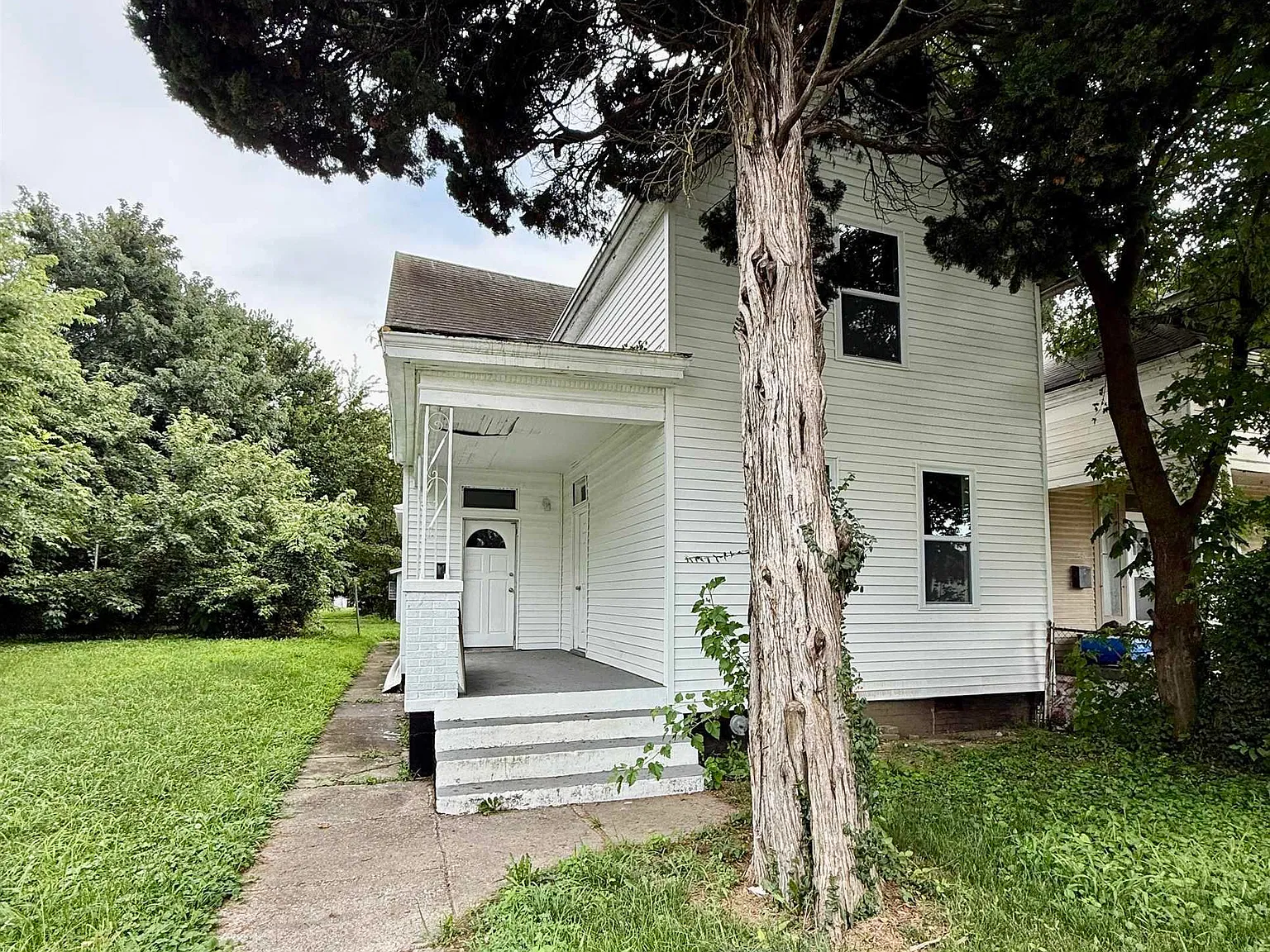 5 bed, 2.0 bath, 2204 sqft, $1,800 — Photo 1