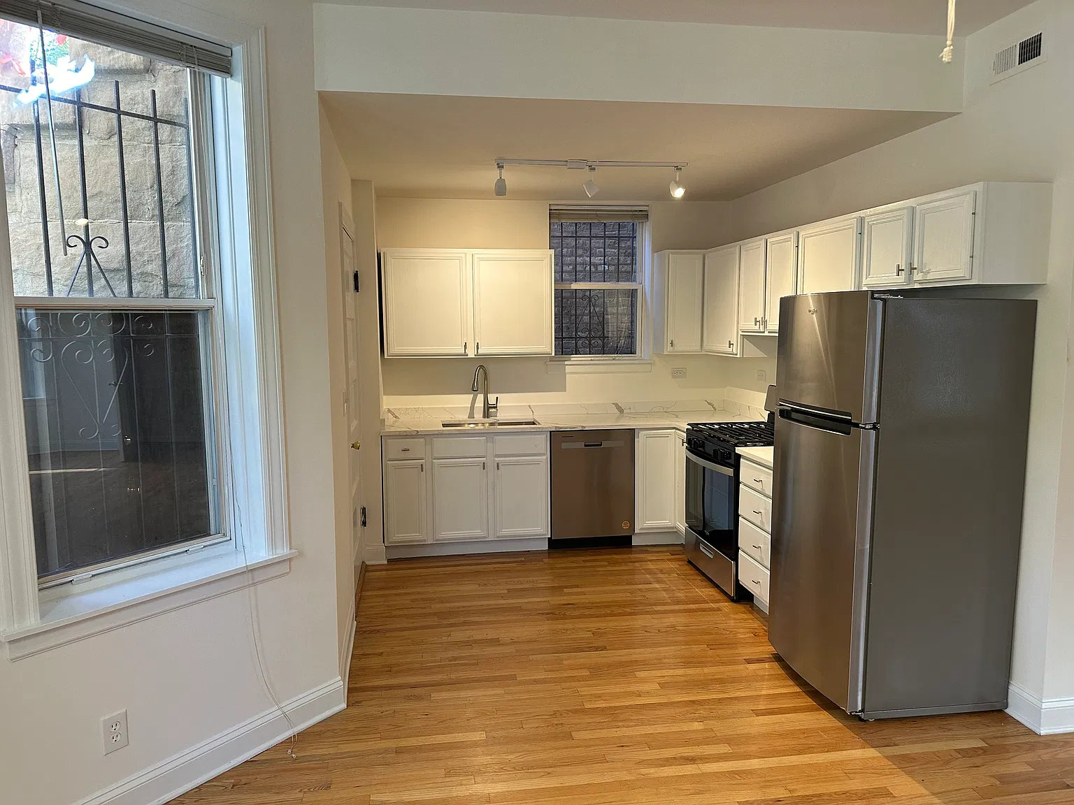 1 bed, 800 sqft, $1,945 — Photo 3