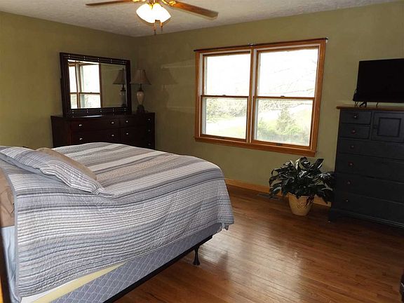 5th image of 588 S Melchoir Dr W