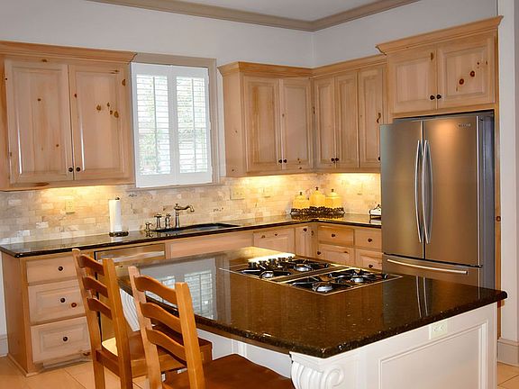 5th image of 122 Lake Forest Dr