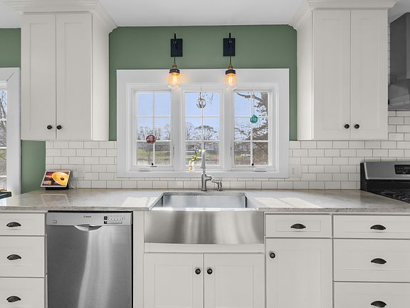 5th image of 319 Flatrock Dr