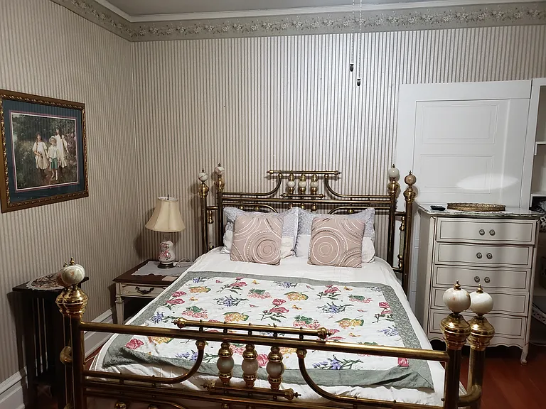 Serenity Room at $1400/mo