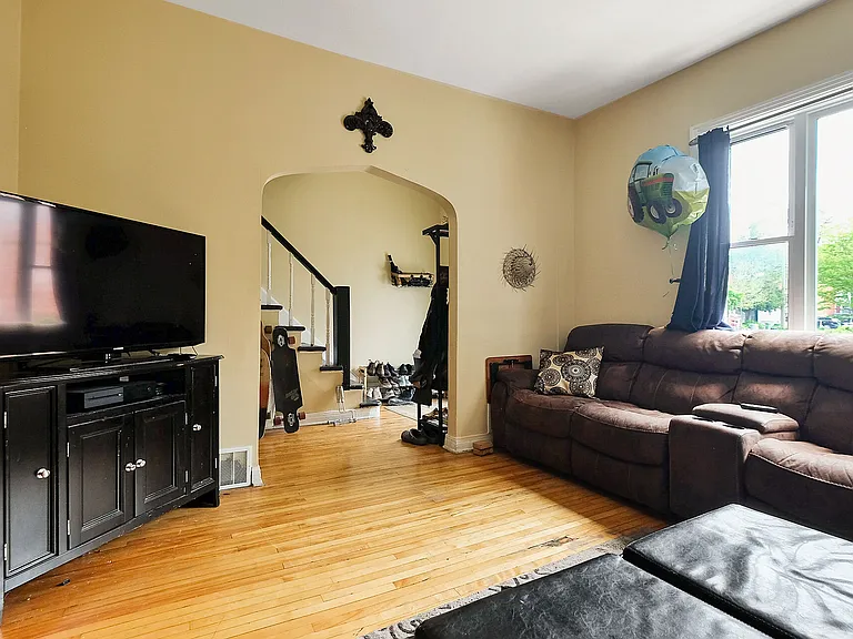 481 Besserer St #1 — Photo 32