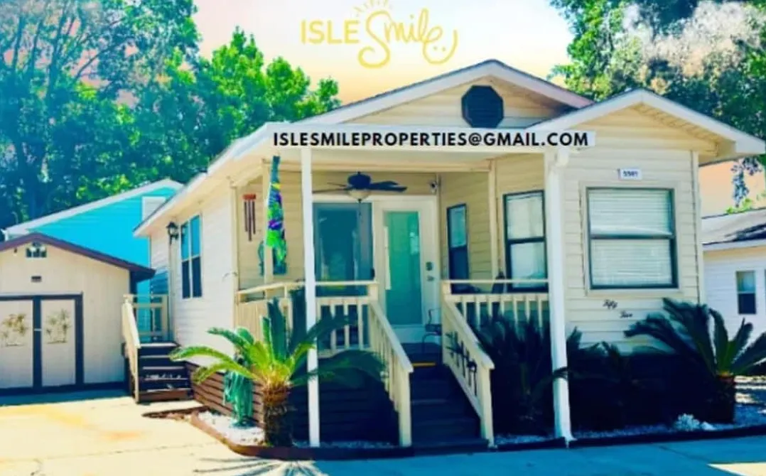 2 bed, 850 sqft, $2,200 — Photo 1