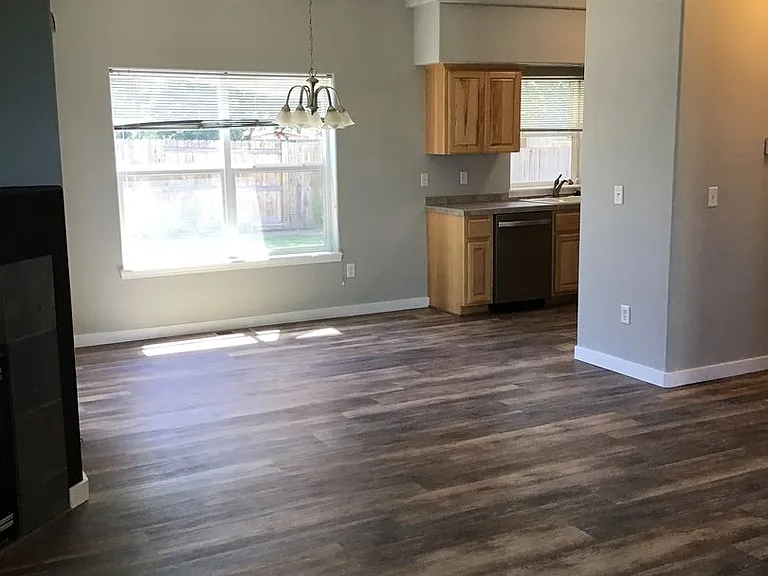2764 NE 6th Dr — Photo 3
