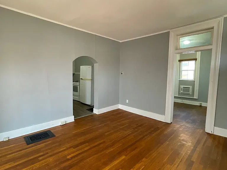 909 Merchant St — Photo 4