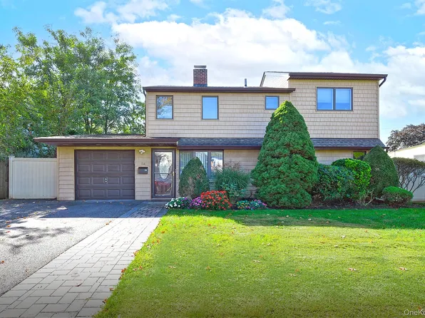 114 Twig Lane, Levittown, NY 11756