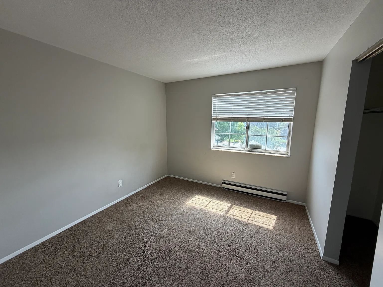 2 bed, 1.5 bath, 850 sqft, $1,000 — Photo 4