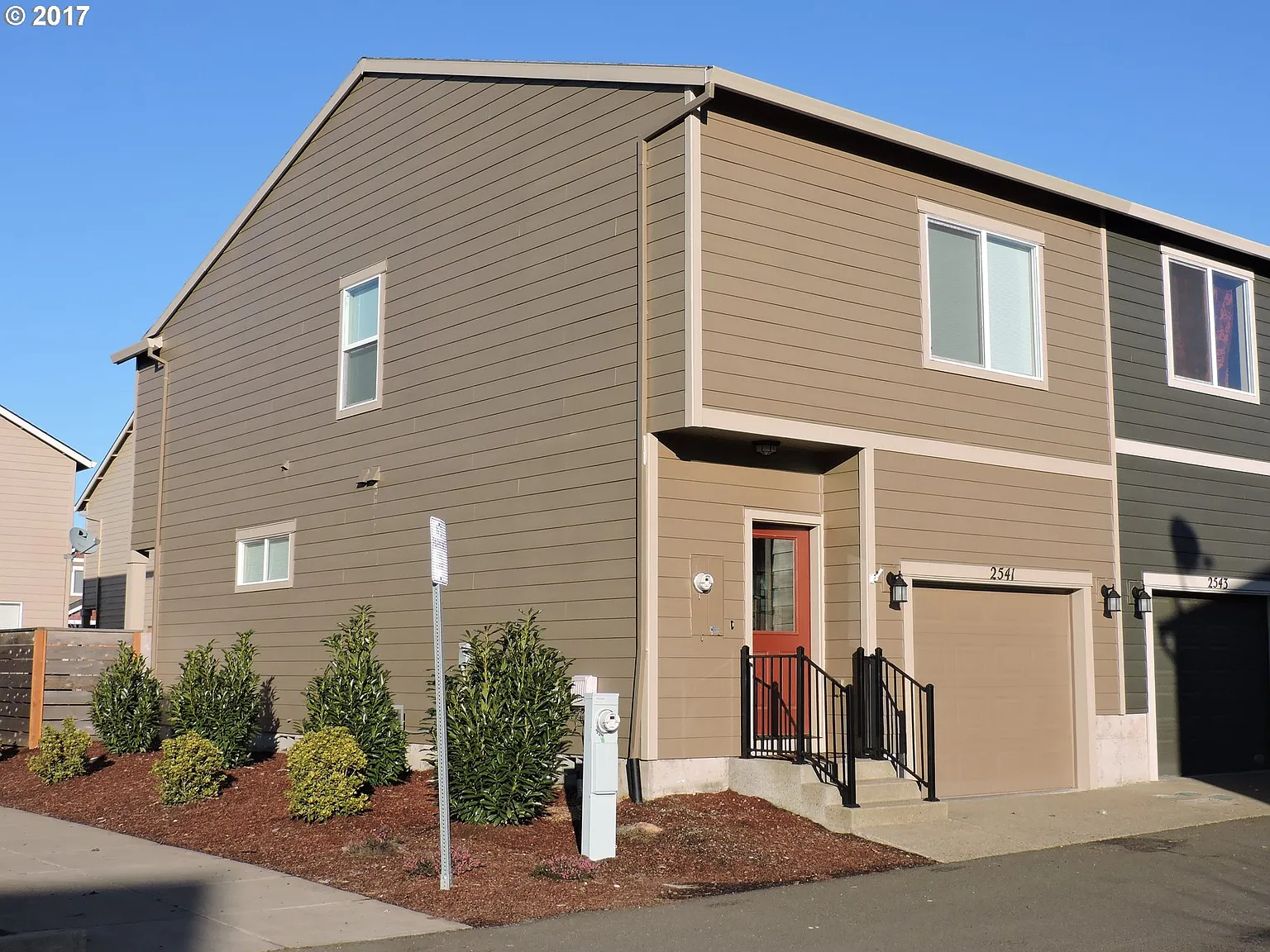 2541 Carson Loop photo 1