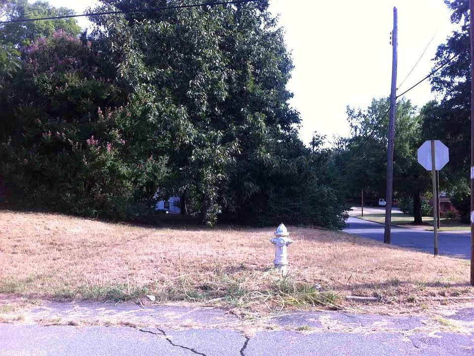 2nd image of 118 E 24th St