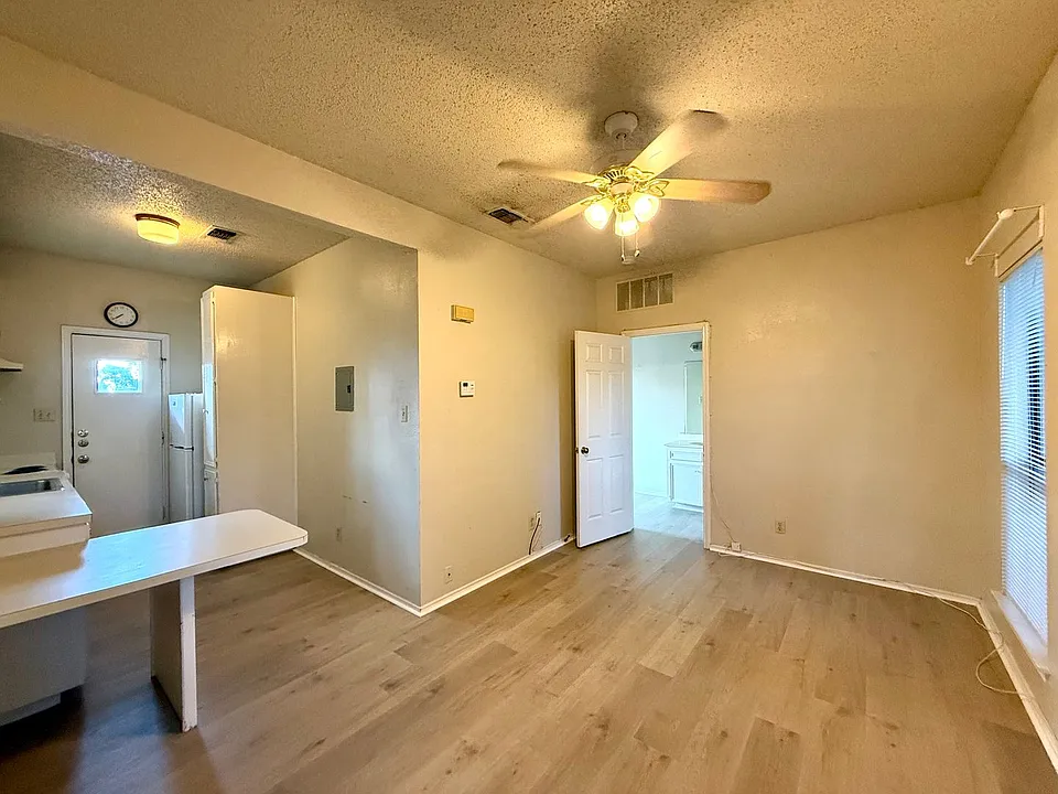 4401 Speedway #305