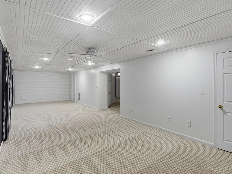 6505 Autumn Wind Cir — Photo 16