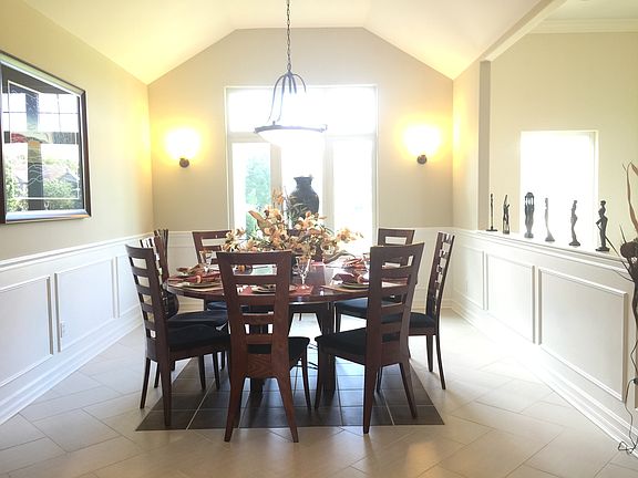 2nd image of 400 Hunters Crest Dr